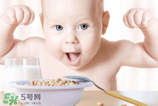 寶寶幾個(gè)月開始補(bǔ)鈣最合適？嬰幼兒幾個(gè)月的時(shí)候吃魚肝油