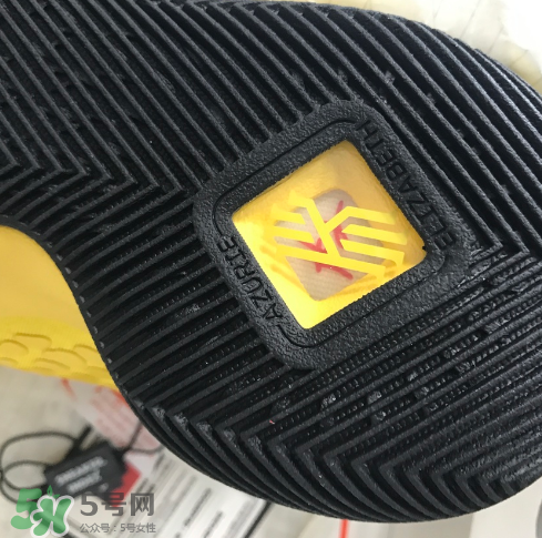 nike kyrie3 mamba mentality怎么樣？歐文3李小龍配色開(kāi)箱測(cè)評(píng)