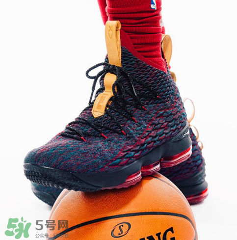 nike lebron 15 cavs實(shí)物什么樣？