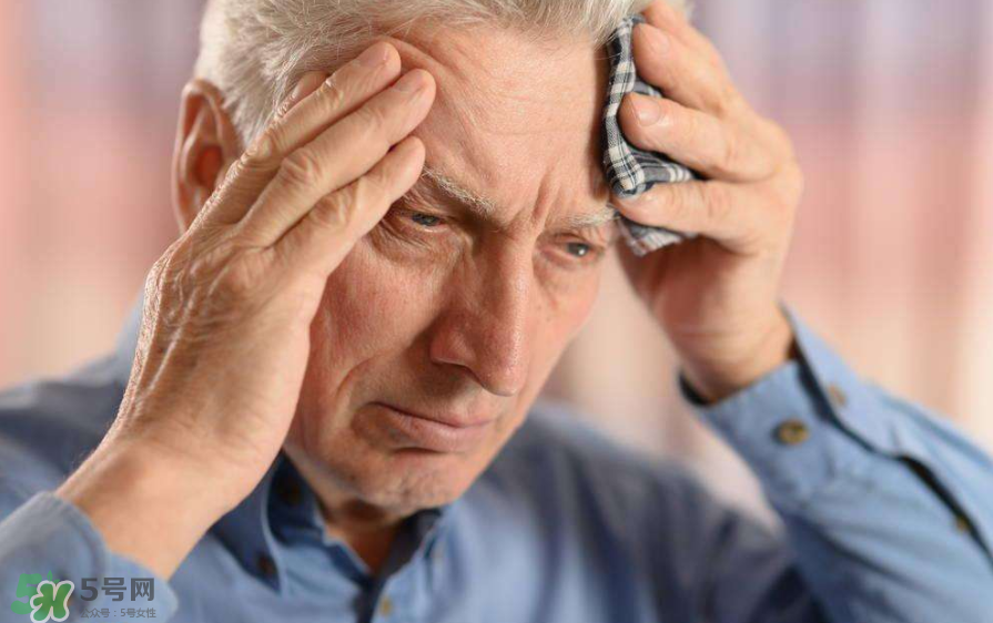 長(zhǎng)期咳嗽是怎么回事？治療咳嗽的保健藥膳有哪些？