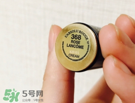 蘭蔻菁純唇膏小紅色是什么顏色？蘭蔻小紅色好看嗎