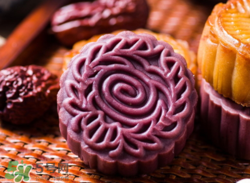 中秋節(jié)送月餅送幾盒？ 中秋送月餅一般送幾盒？