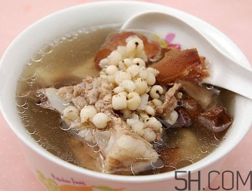 牛骨頭湯要放哪些食材？牛骨頭湯要煮多長(zhǎng)時(shí)間