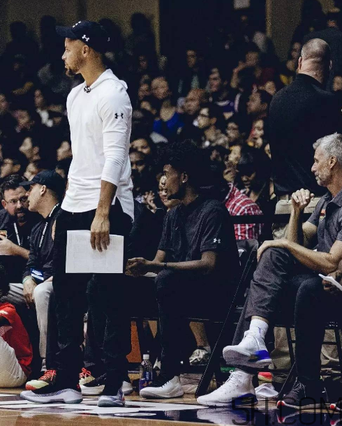 under armour curry 4庫里戰(zhàn)靴中國別注版實物什么樣？