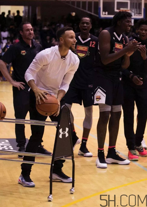 under armour curry 4庫里戰(zhàn)靴中國別注版實物什么樣？