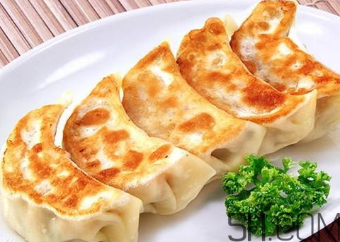 煎餃怎么煎才酥脆好吃？煎餃怎么做好吃？