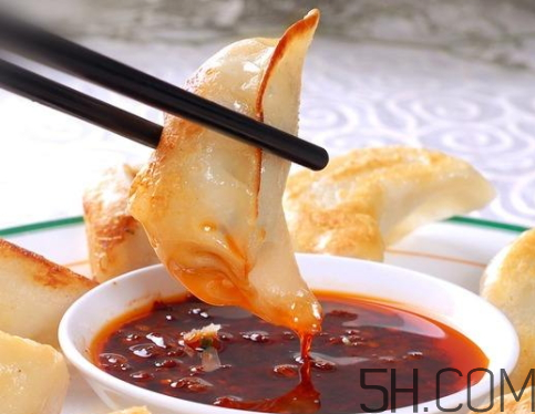 煎餃怎么煎才酥脆好吃？煎餃怎么做好吃？