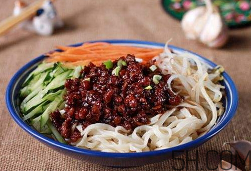 炸醬面可以用豆瓣醬嗎？炸醬面可以用黃豆醬嗎？