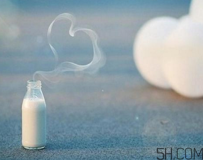 早上空腹喝牛奶好嗎？早上喝牛奶有什么好處？