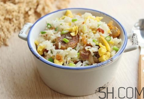 蛋炒飯可以放生抽嗎 蛋炒飯放生抽還是老抽？