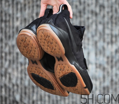 nike pg 1黑色生膠大底發(fā)售時(shí)間_實(shí)物什么樣？