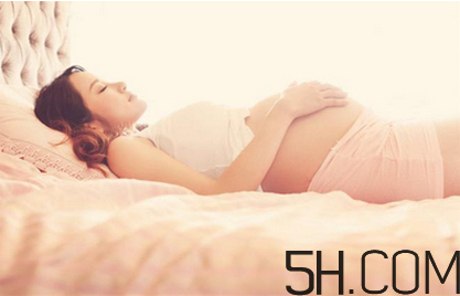 不適合孕婦的睡姿有那些？孕婦冬季如何護(hù)膚？