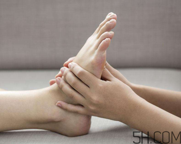 腳氣是缺乏維生素嗎？腳氣是缺什么維生素？
