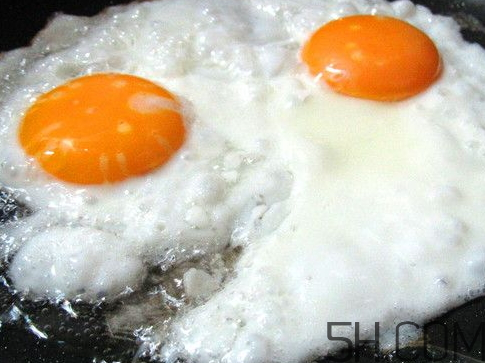 煎雞蛋為什么會(huì)有泡沫？炒雞蛋為什么會(huì)有泡沫？