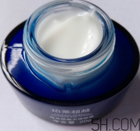 眼霜用在水乳之前還是之后？眼霜和水乳使用的順序