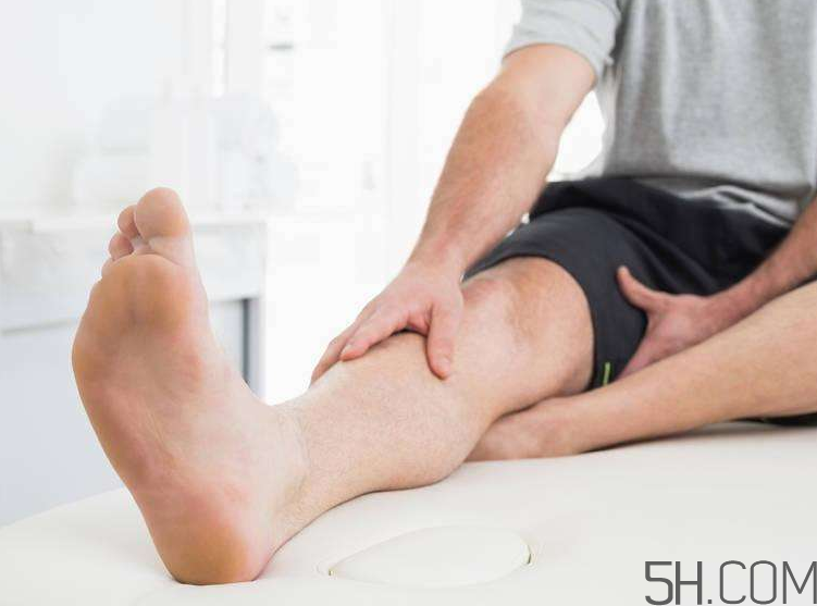 腳氣用鹽水泡腳有用嗎？用鹽水泡腳治腳氣嗎？