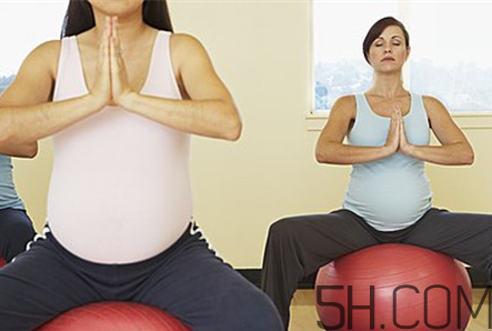 孕婦瑜伽球什么時候開始用？孕婦瑜伽球怎么用？