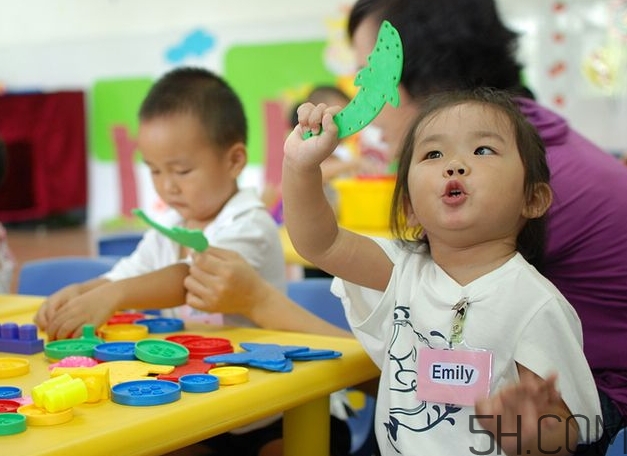 寶寶上幼兒園需要準(zhǔn)備什么？寶寶上幼兒園哭鬧怎么應(yīng)對？