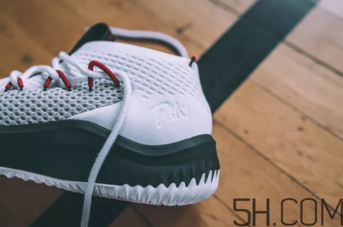 adidas dame 4多少錢？阿迪達斯利拉德四代上腳效果