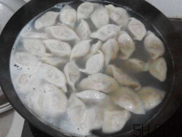 煮餃子怎么煮不破皮？煮餃子怎么看熟沒熟？