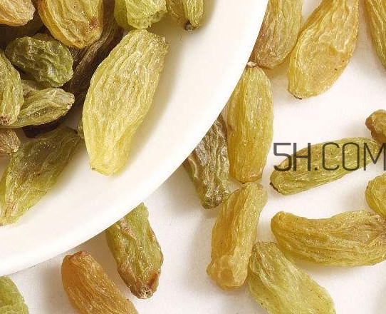 新疆葡萄干多少錢(qián)一斤？葡萄干泡水功效與作用