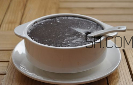 黑芝麻糊用開水沖還是溫開水？黑芝麻糊養(yǎng)胃嗎？