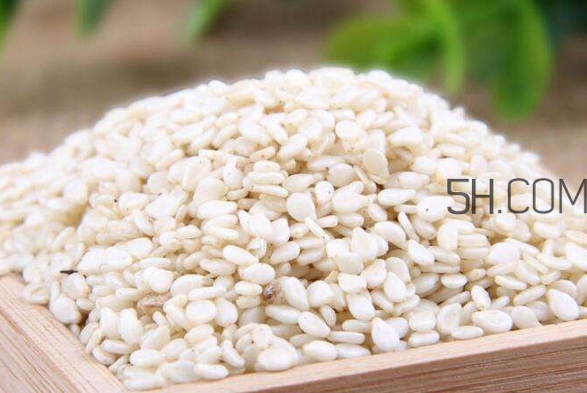 黑芝麻和白芝麻有什么區(qū)別？黑芝麻和白芝麻哪個好？