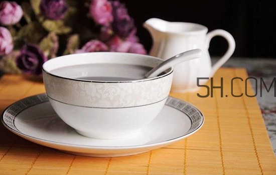 黑芝麻糊用開水沖還是溫開水？黑芝麻糊養(yǎng)胃嗎？