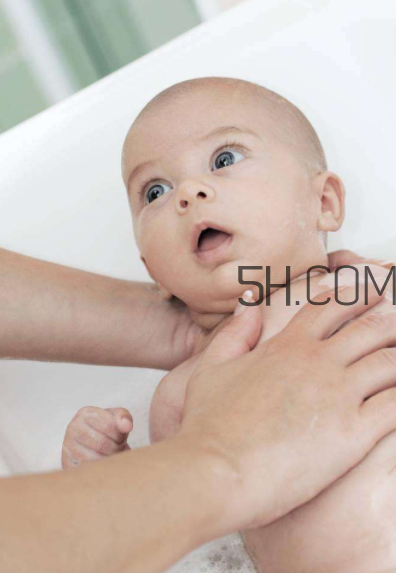 嬰兒癲癇病的早期癥狀有哪些？嬰幼兒貧血吃什么好呢？