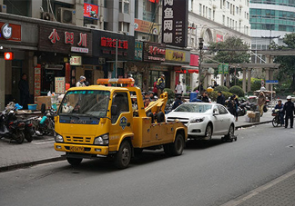 汽車拖車費(fèi)能報嗎？汽車的前后拖車孔怎么打開？