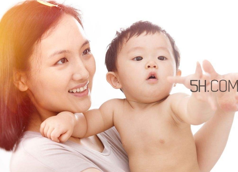 母乳和奶粉哪個好？媽媽開心最重要