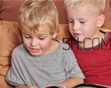幼兒嘴巴長(zhǎng)泡疹怎么辦才好？小兒腦癱與發(fā)育遲緩一樣嗎？