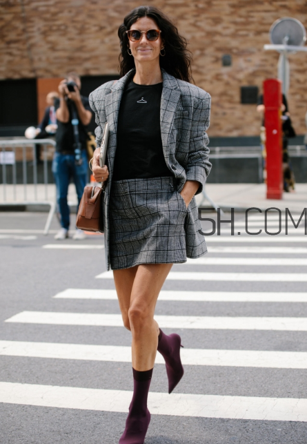 格子西裝里面怎么搭配？格子西裝內(nèi)搭穿什么？