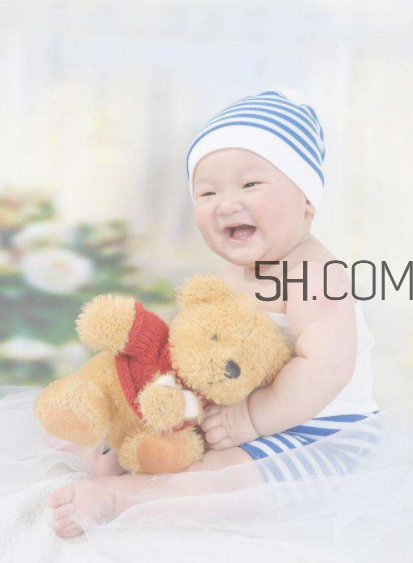 小孩風(fēng)熱感冒怎么辦？小孩子高燒手腳冰涼怎么處理？
