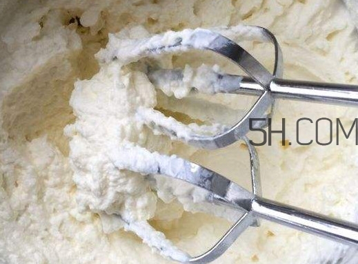 如何用牛奶自制淡奶油？淡奶油開封后能保存多久