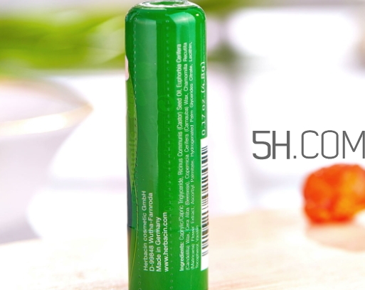 herbacin賀本清小甘菊唇膏怎么樣？小甘菊唇膏使用心得