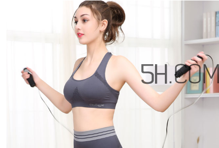 運(yùn)動(dòng)前吃什么好？跳繩減肥會(huì)瘦胸嗎？