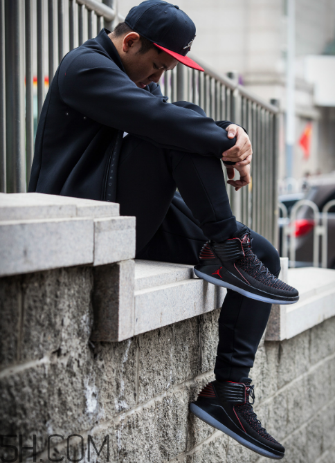 air jordan 32黑紅禁穿配色上腳效果怎么樣？