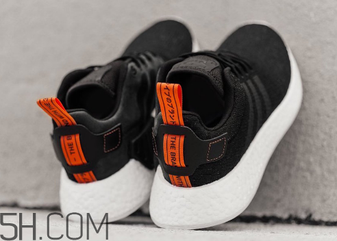 adidas nmd r2 future harvest萬(wàn)圣節(jié)配色實(shí)物什么樣？