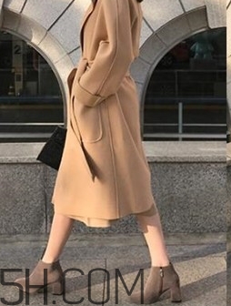 焦糖色風衣搭配什么鞋子？焦糖色風衣搭配什么襪子