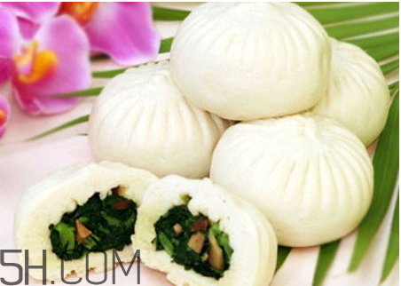 一個(gè)香菇青菜包的熱量大概是多少？一個(gè)香菇青菜包的熱量