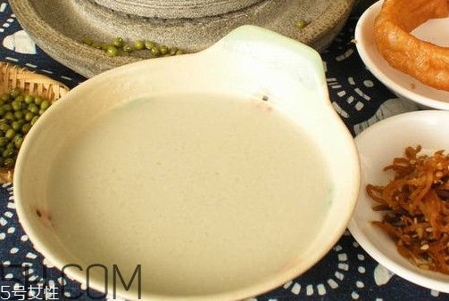 豆汁兒是什么做的？豆汁兒是什么味道