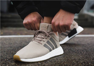 adidas nmd r2 trace khaki上腳效果怎么樣？