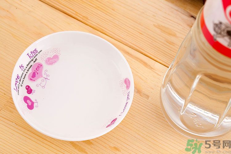 白醋和鹽水混在一起洗臉有什么好處？白醋和鹽洗臉好嗎？
