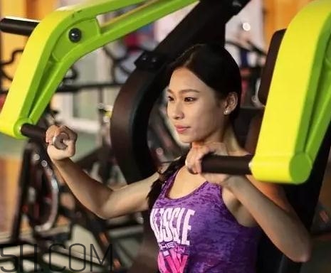 坐姿推胸練哪里？坐姿推胸動(dòng)作要領(lǐng)