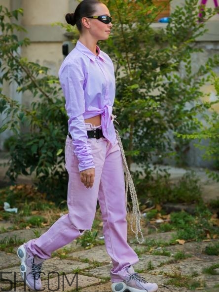 粉色衣服配什么顏色的褲子？粉色衣服搭配褲子圖片