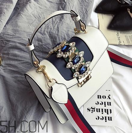白色包包被衣服染色了怎么辦？白色包包染色怎么去除？