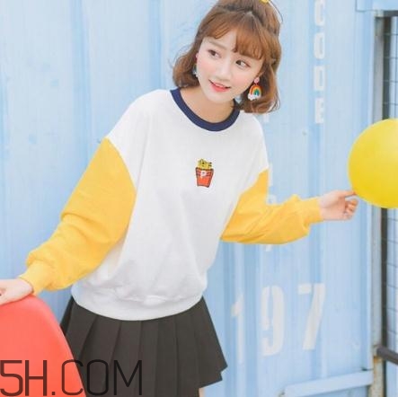 衛(wèi)衣搭配裙子好看嗎？衛(wèi)衣和裙子怎么搭配？