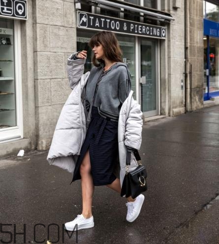 羽絨服配什么鞋子？羽絨服搭配鞋子圖片