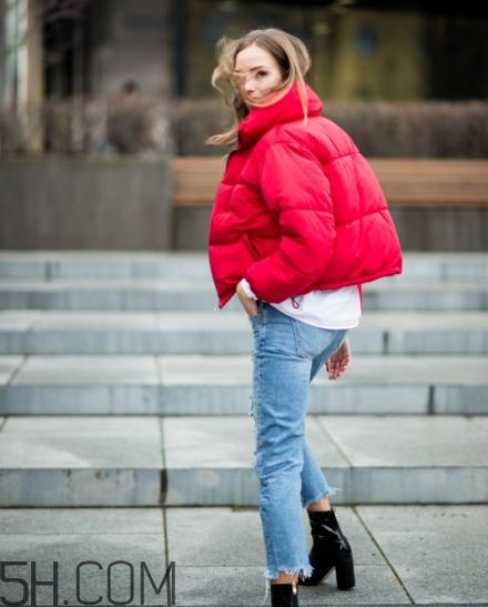 羽絨服配什么鞋子？羽絨服搭配鞋子圖片